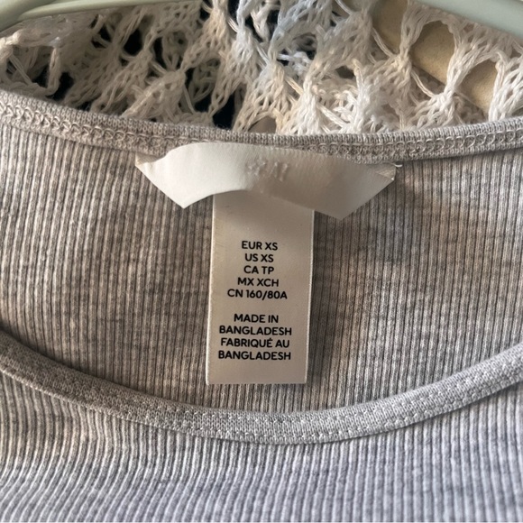 Basic Tee - Picture 4 of 5